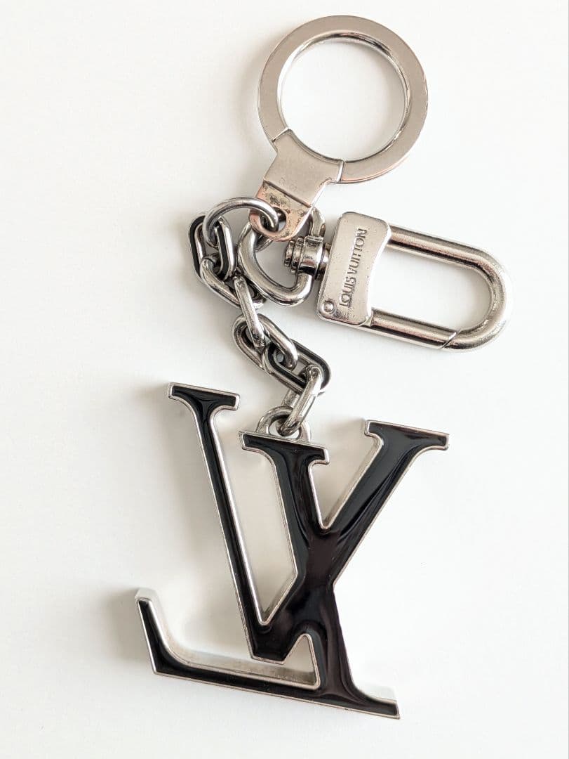 LOUIS VUITTON ルイヴィトン ポルトクレイニシャルLV キーホルダー