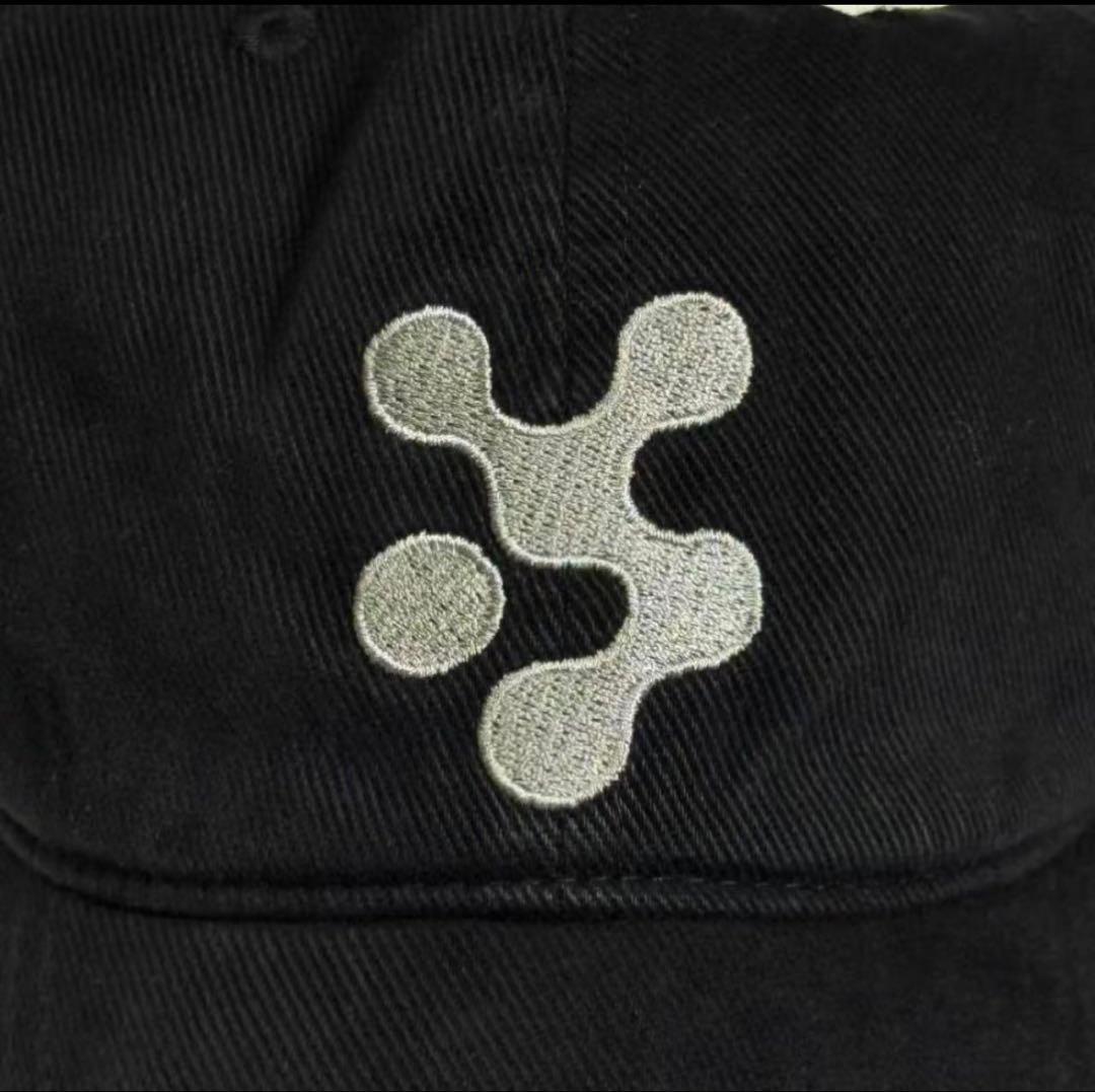 vujade 黒 シルバー刺繍ロゴ キャップ