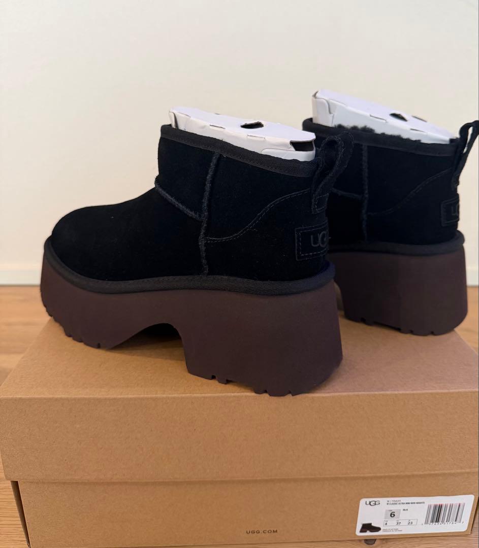 新品 UGG クラシック ウルトラ ミニ 厚底　プラットホーム ブラック