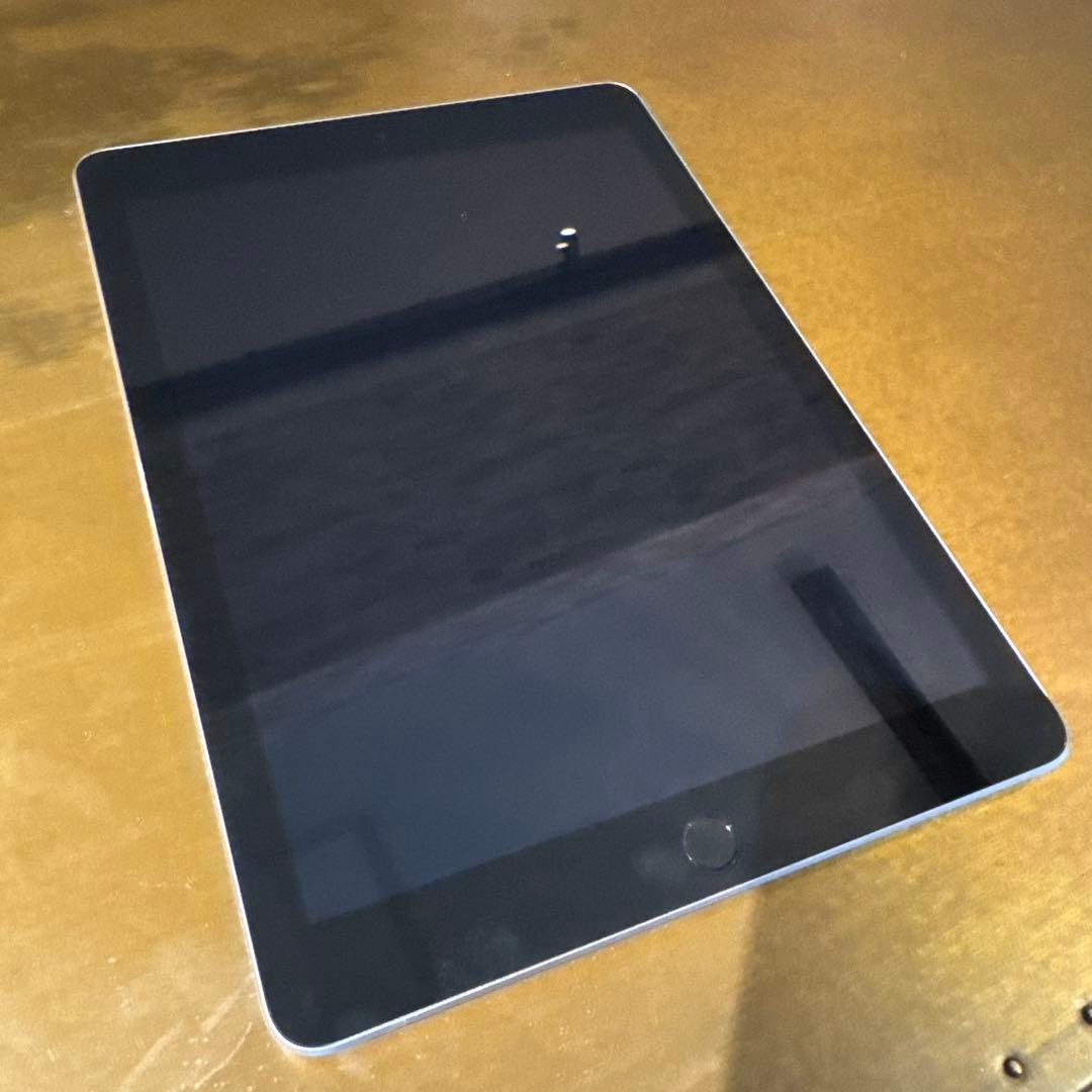 第5世代　iPad 32GB 美品　①