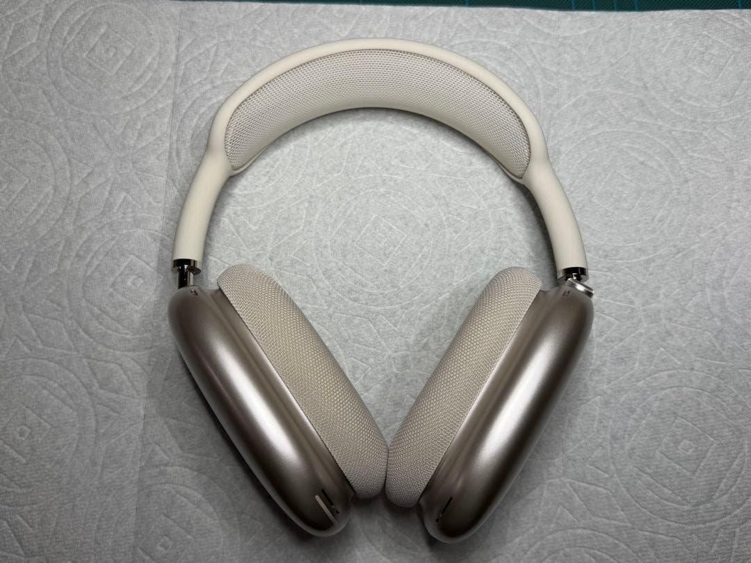 ワイヤレスヘッドホン シルバー オーバーイヤー