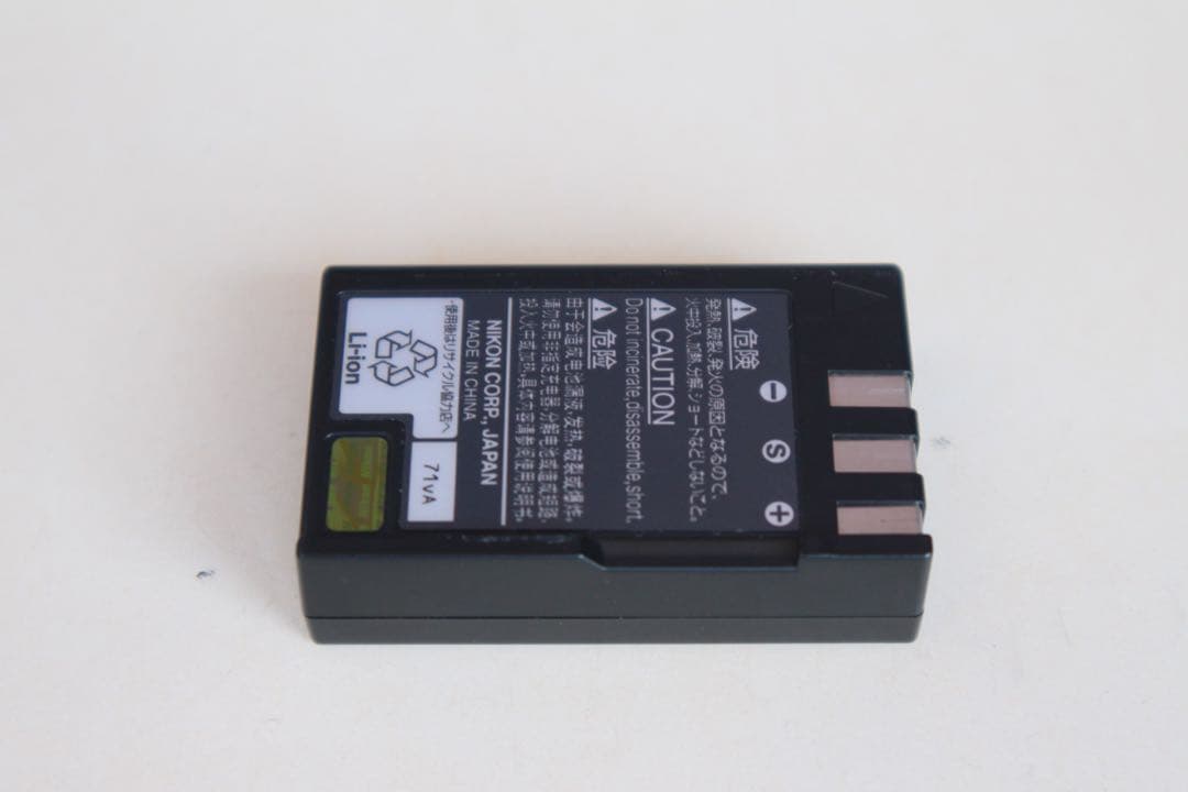 Nikon D3000 動作品　充電器付