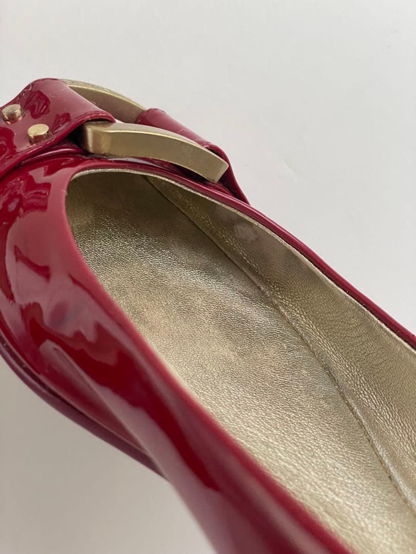 ジミーチュウ ラズベリーカラーフラットパンプス