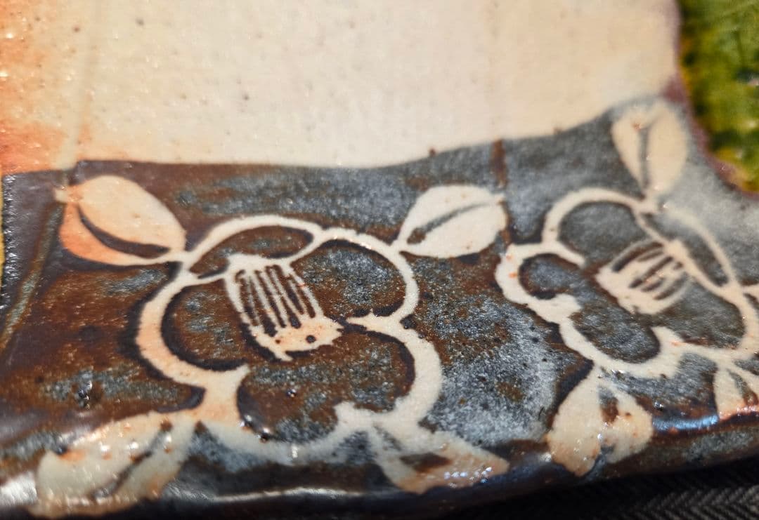 織部 玉山窯 玉置保夫 四角皿 脚付 椿 四方皿