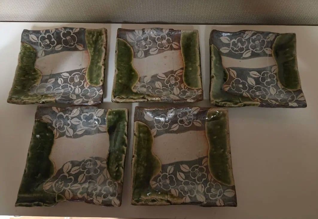 織部 玉山窯 玉置保夫 四角皿 脚付 椿 四方皿
