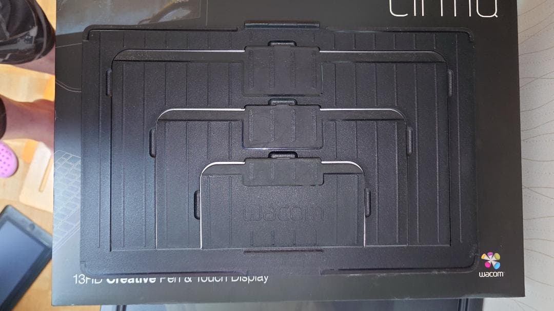 ワコム 液晶ペンタブレット 13.3フルHD液晶 DTH-1300/K0