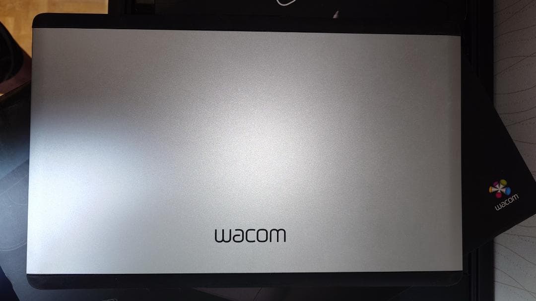 ワコム 液晶ペンタブレット 13.3フルHD液晶 DTH-1300/K0