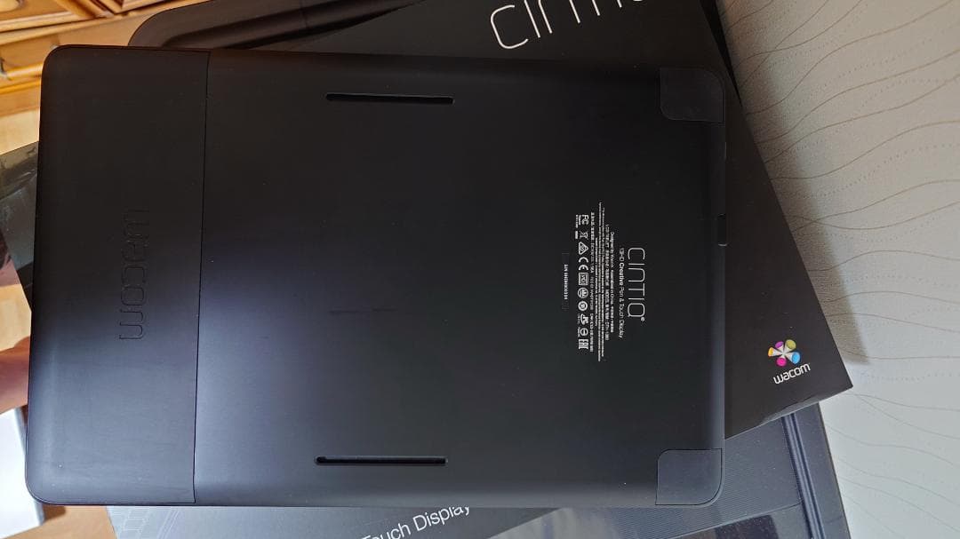 ワコム 液晶ペンタブレット 13.3フルHD液晶 DTH-1300/K0