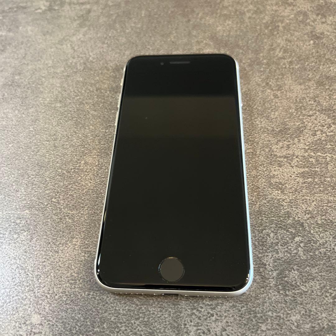 【バッテリー100%】iPhoneSE第3世代64GB SIMフリースターライト