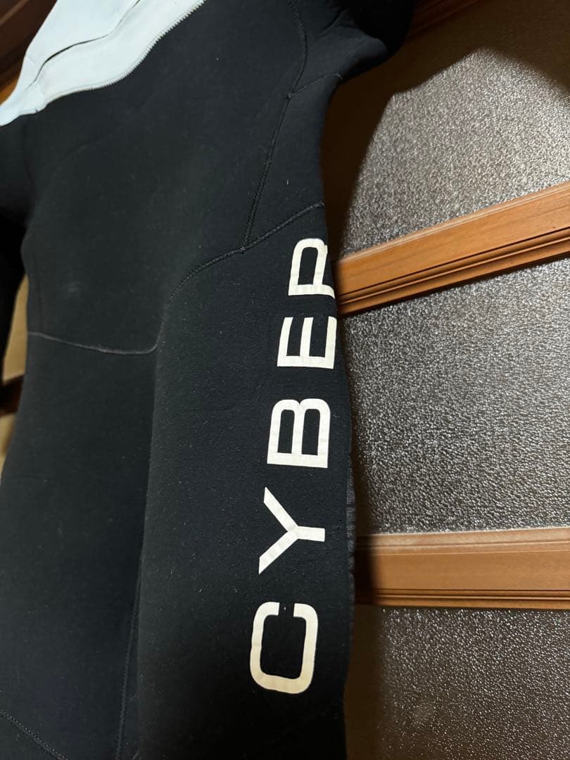 CYBER セミドライスーツ 黒/青