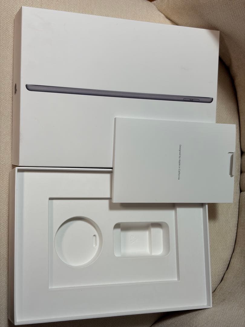 Apple iPad 第8世代 グレー 本体（箱あり・付属品なし）