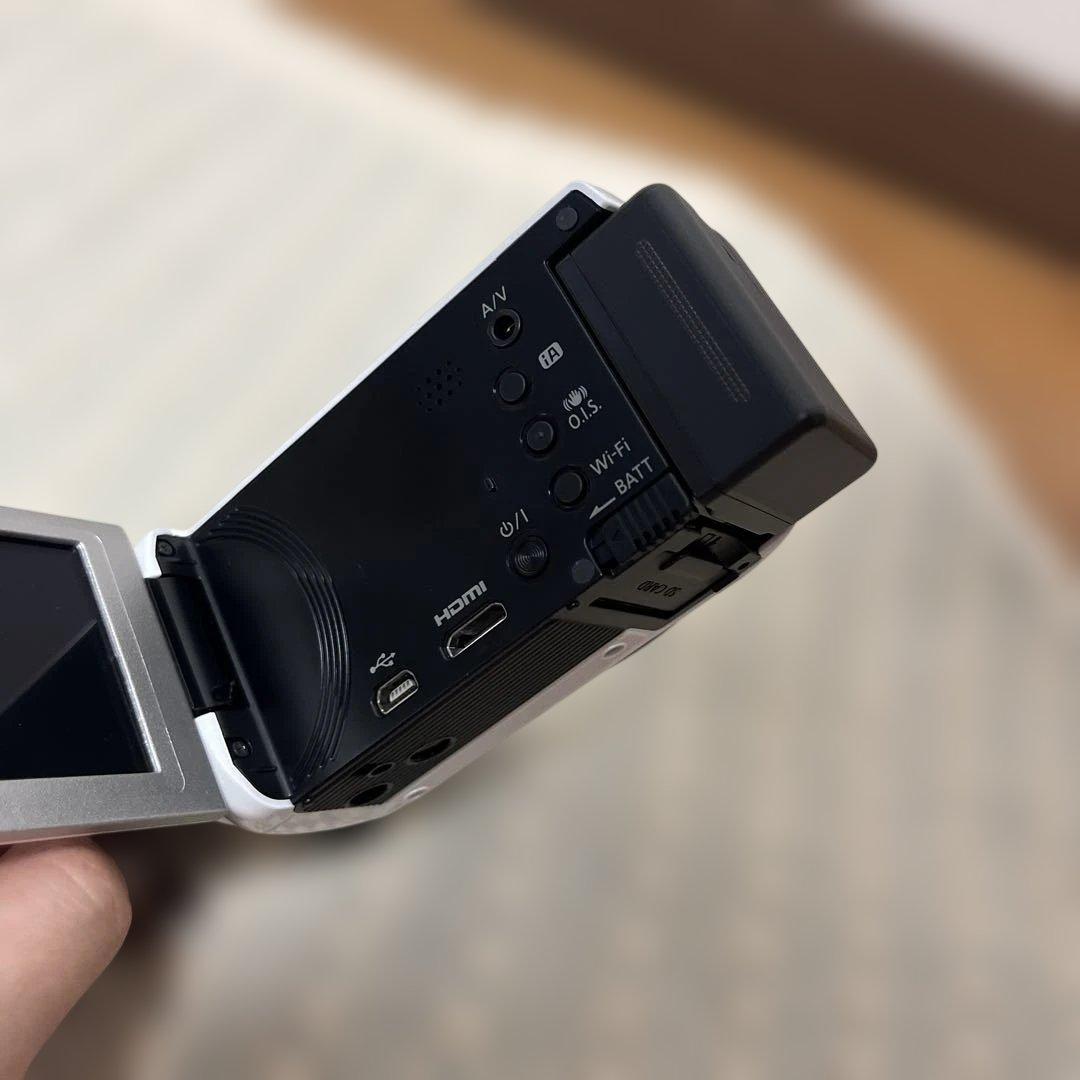 美品❗️panasonic パナソニック HC-V520M ビデオカメラ 白