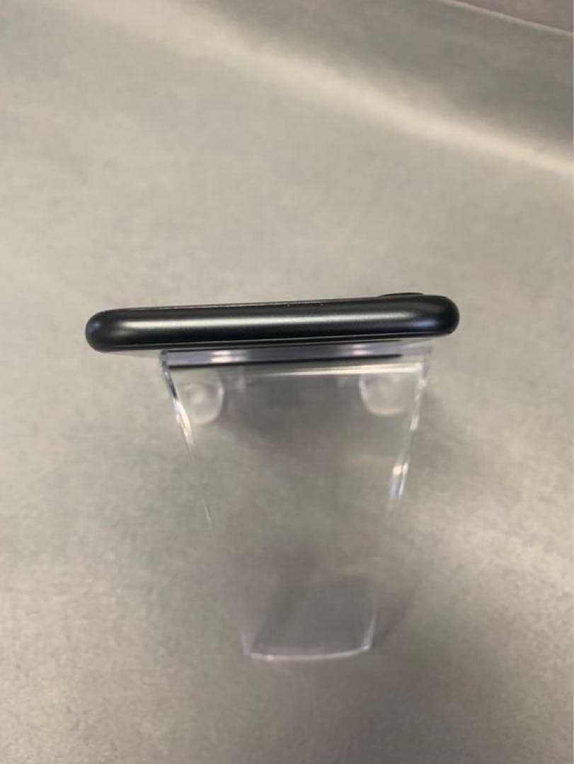 美品　国内版　SIMフリー　iPhoneSE 第2世代　 64GB ブラック色