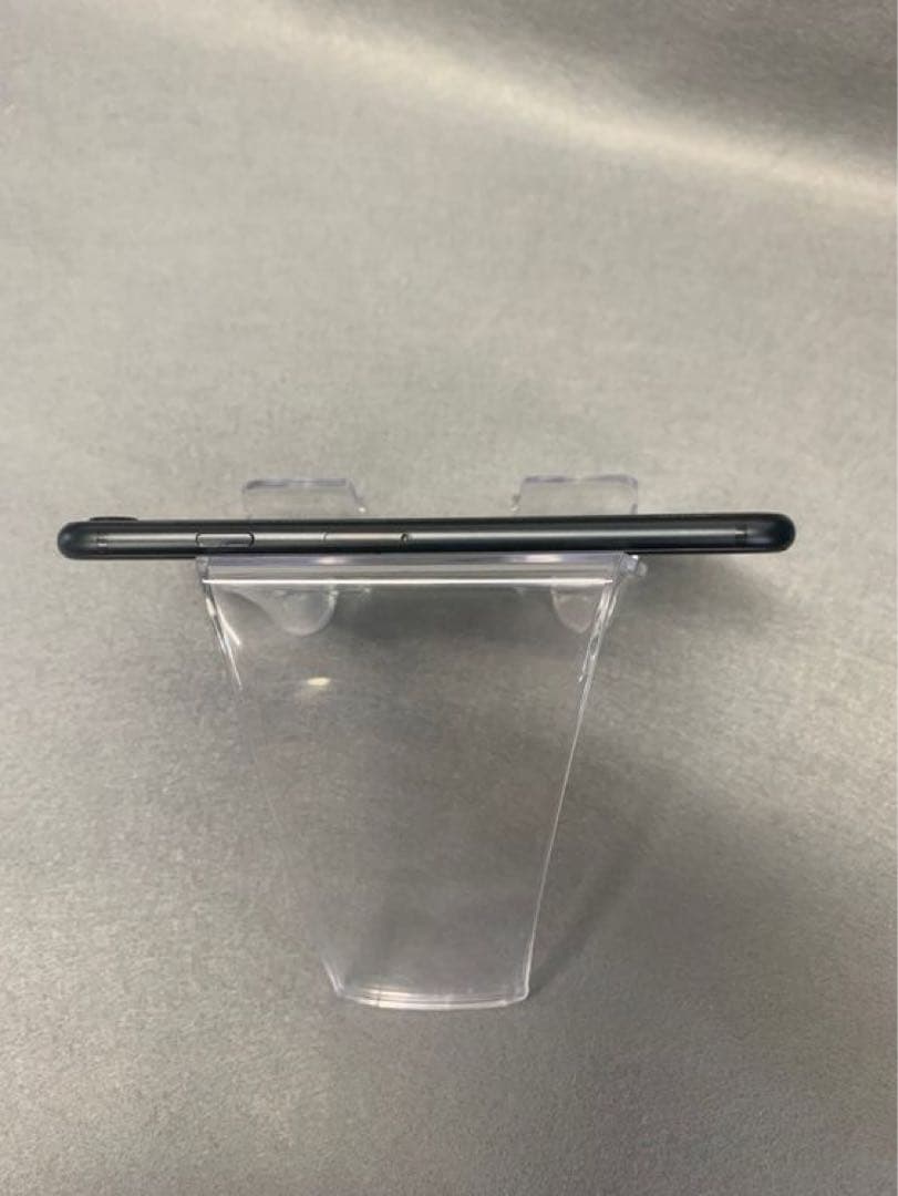 美品　国内版　SIMフリー　iPhoneSE 第2世代　 64GB ブラック色