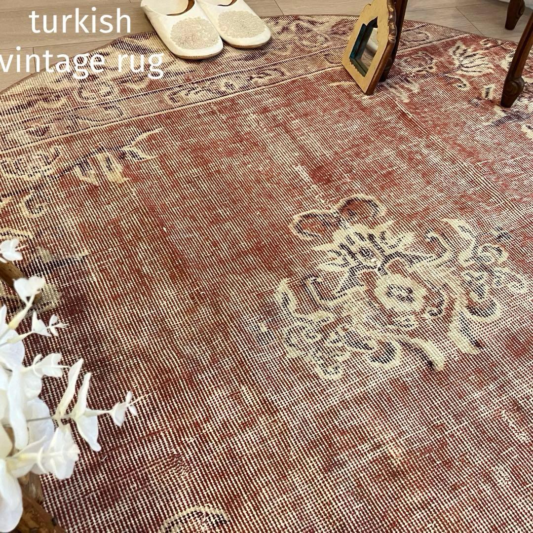 超大判145×145 ／ラウンド／レッドシャビー　トルコヴィンテージラグ