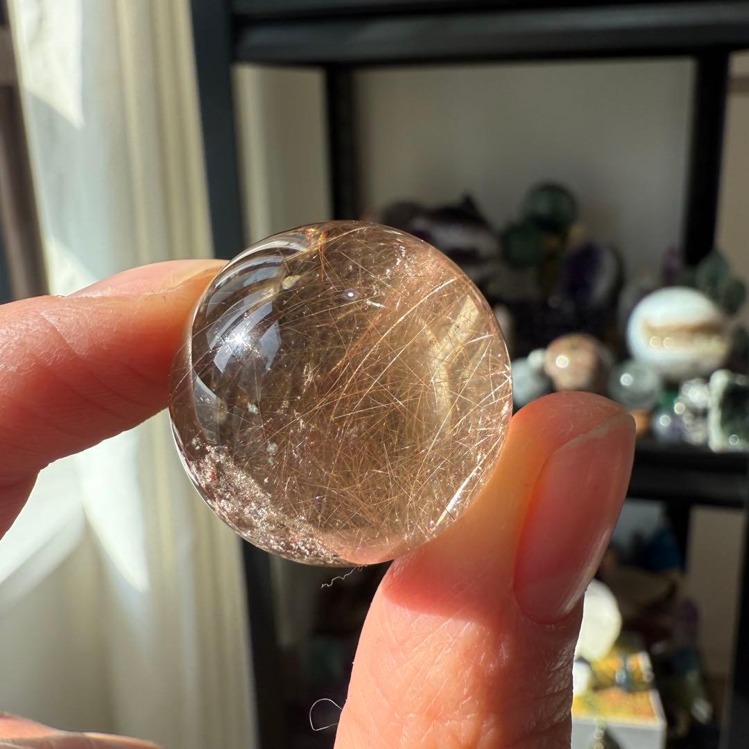 天然石ルチルクォーツのスフィア　丸玉　置物NO.011308