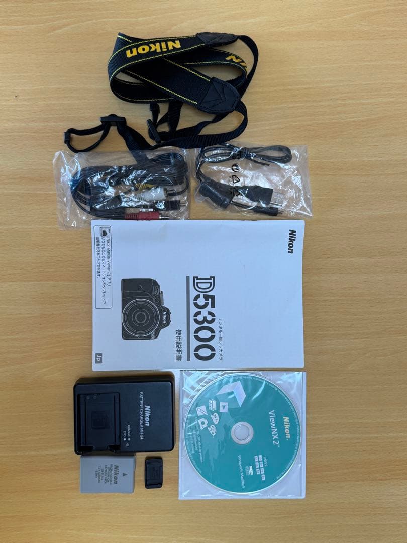 値下げしました。写真追加しました。Nikon D5300 デジタル一眼レフカメラ