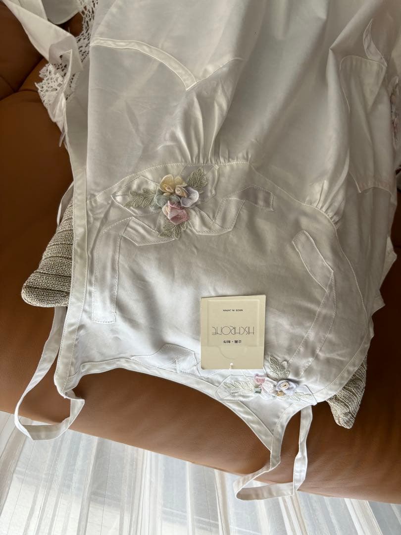 ヒスクーロネ　エプロン