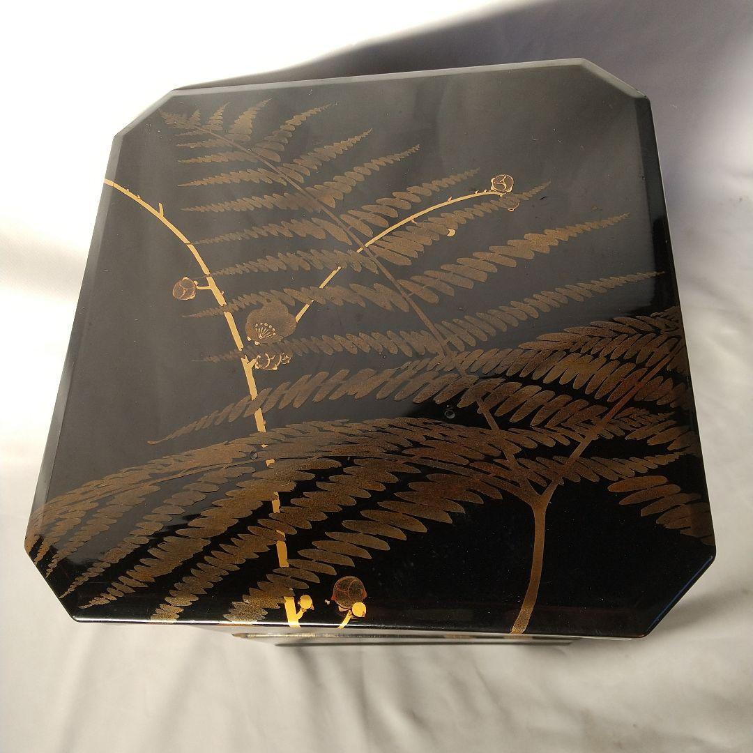 漆器　三段重箱　安政5年？　 黒地に金色の植物模様　やや傷あり