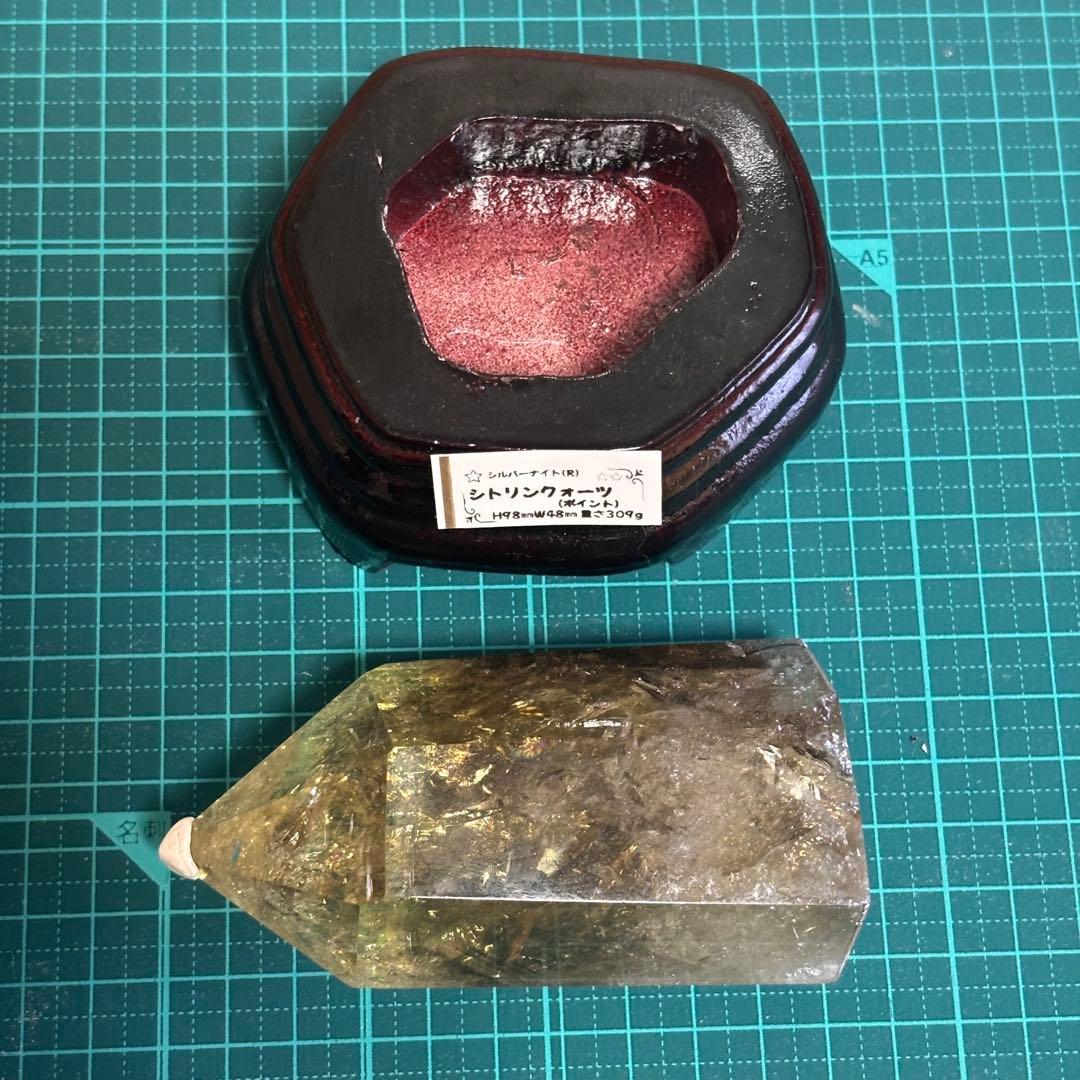 【セレクト品】シトリン(ポイント)H98W48ミリ309グラム(台座付)