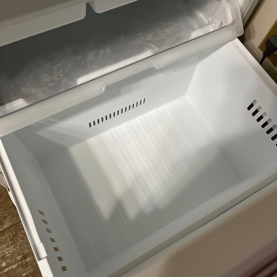 【超メルカリ市お値引き】TOSHIBA 冷蔵庫 ホワイト　294リットル