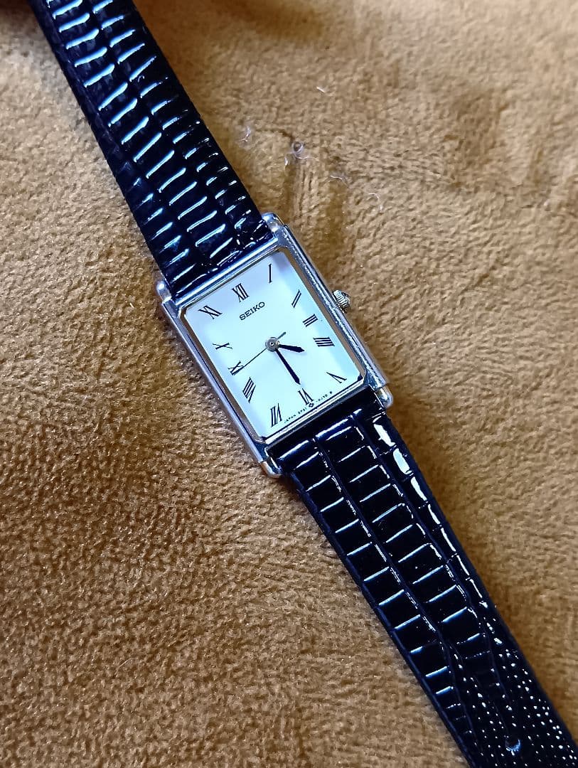 SEIKO レディース 時計 長方形 ホワイト