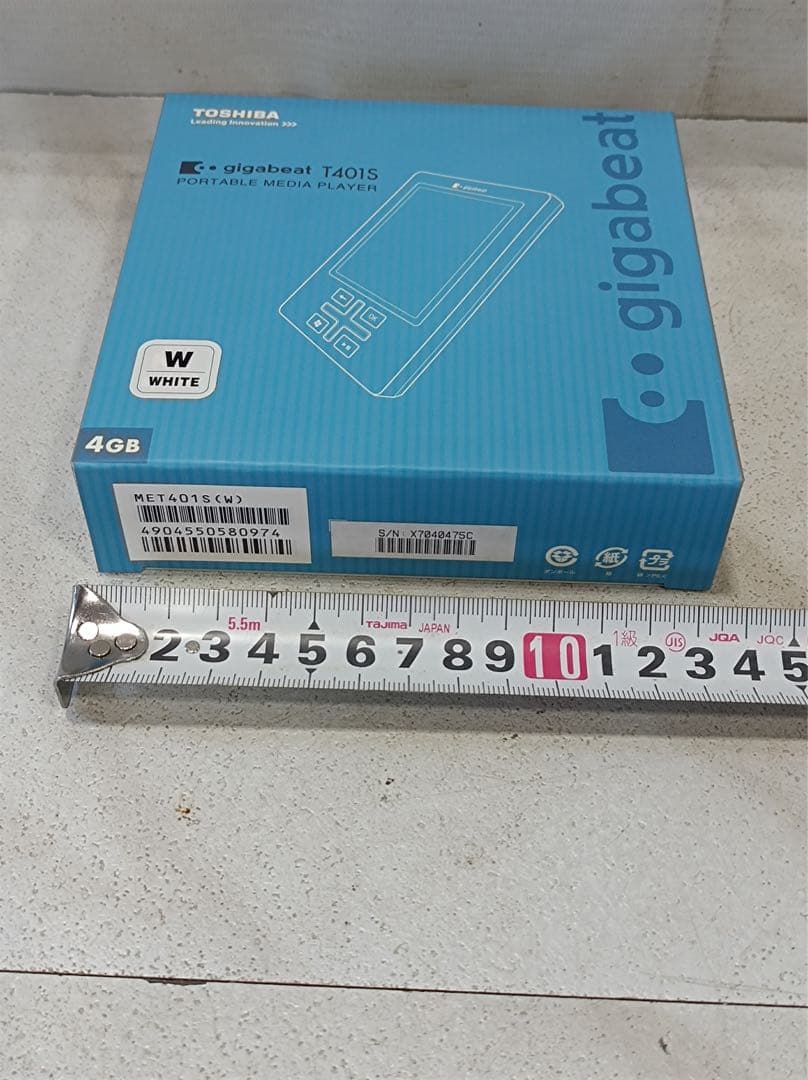 八6699【未使用品】TOSHIBA ポータブルメディアプレーヤー 4GB