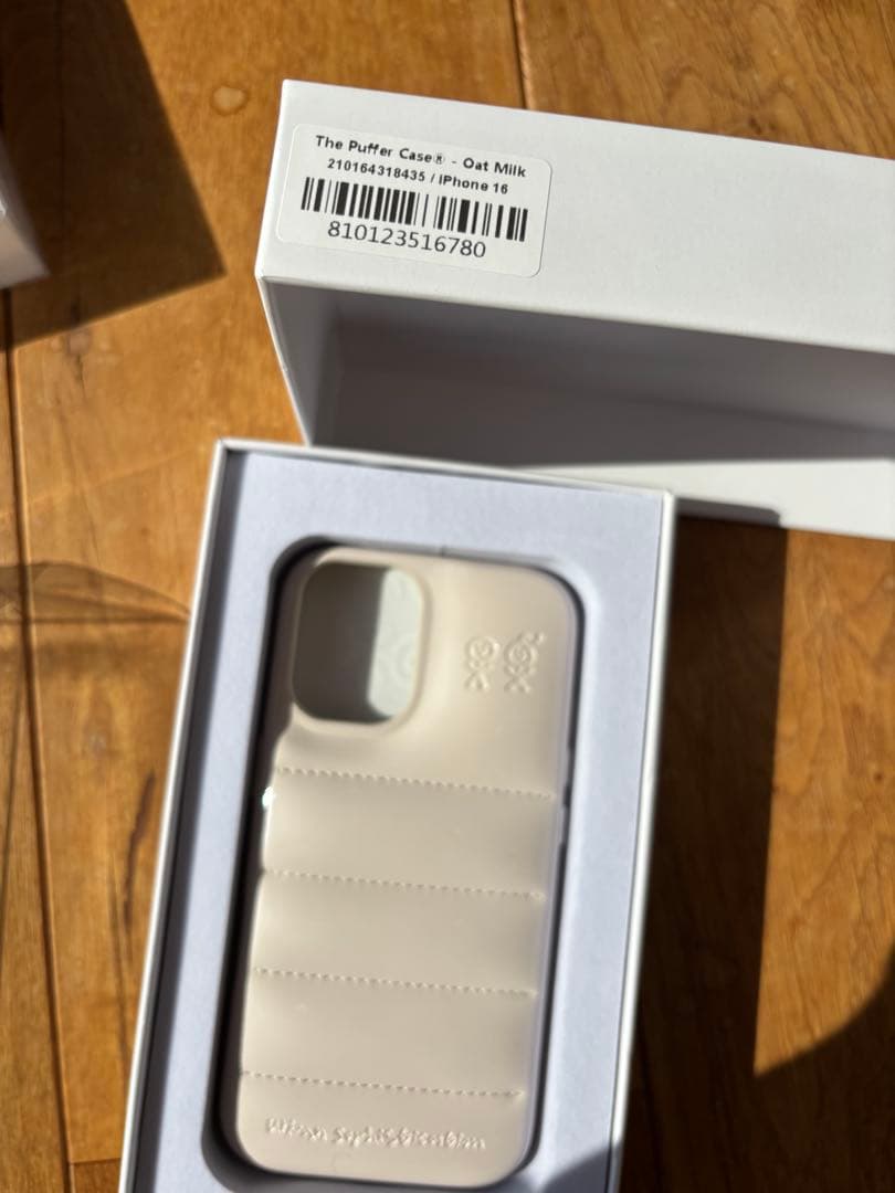 The Puffer Case - Oat Milk / iPhone 16用