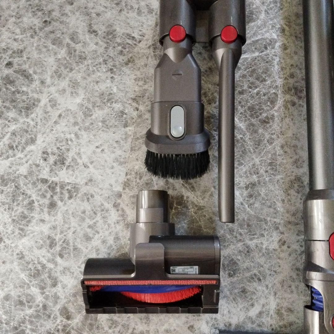 disonダイソンV8/Fluffy コードレスクリーナーバッテリー充電機能無し