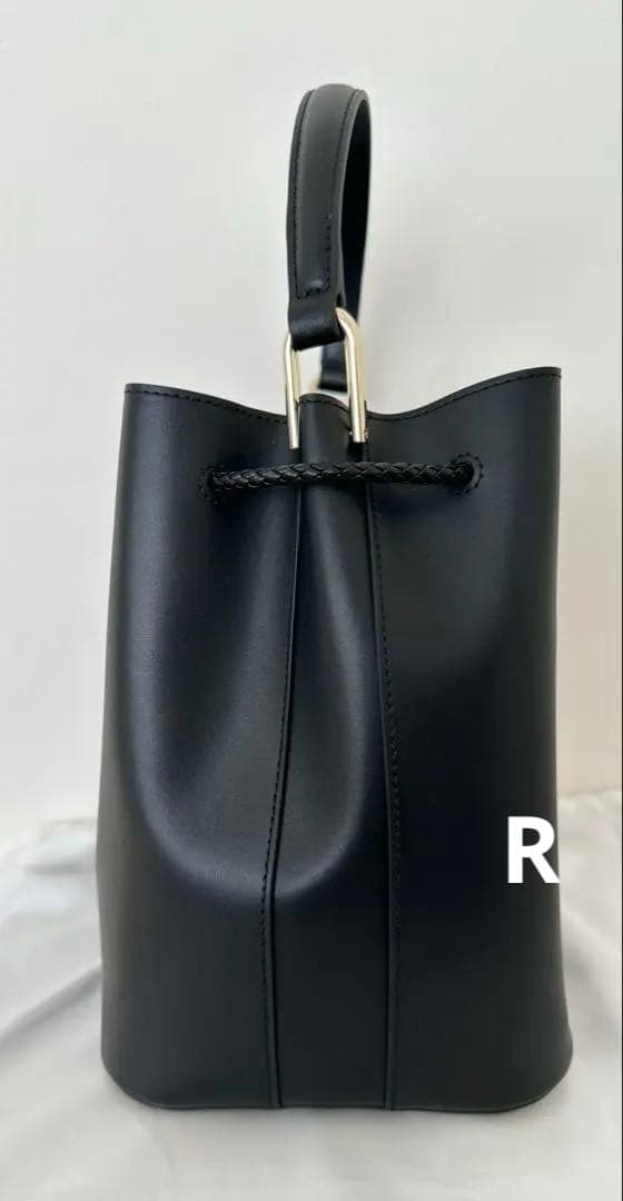 m*r様 FURLA フルラ　レザー バケットショルダーバッグ　巾着