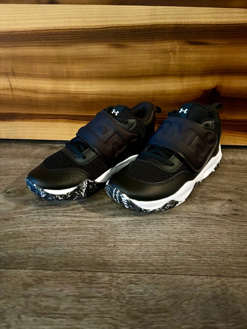 Under Armour アンダーアーマー　トレーニングシューズ 黒