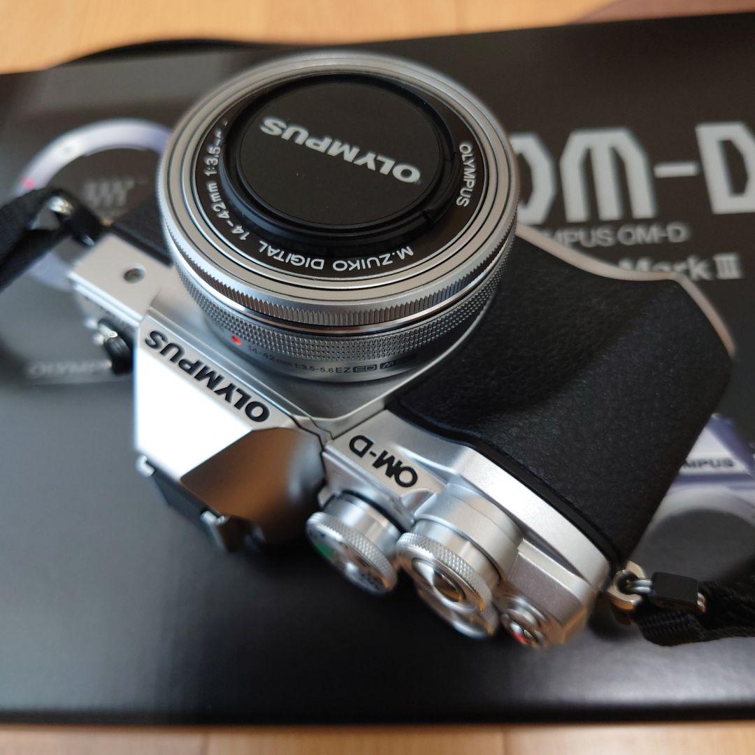 OLYMPUS OM-D E-M10 MarkⅢ ダブルズームキット