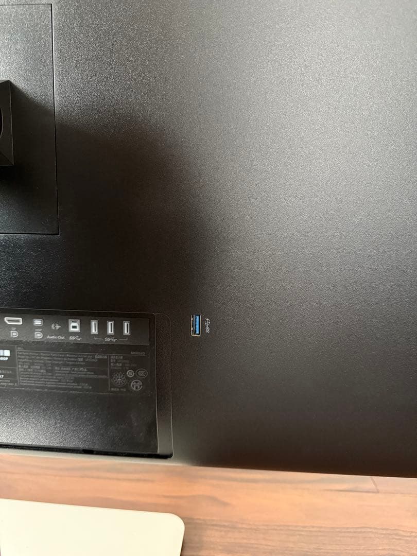 Dell UP3216Q 31.5インチ 4Kハイエンドモニター USBハブ