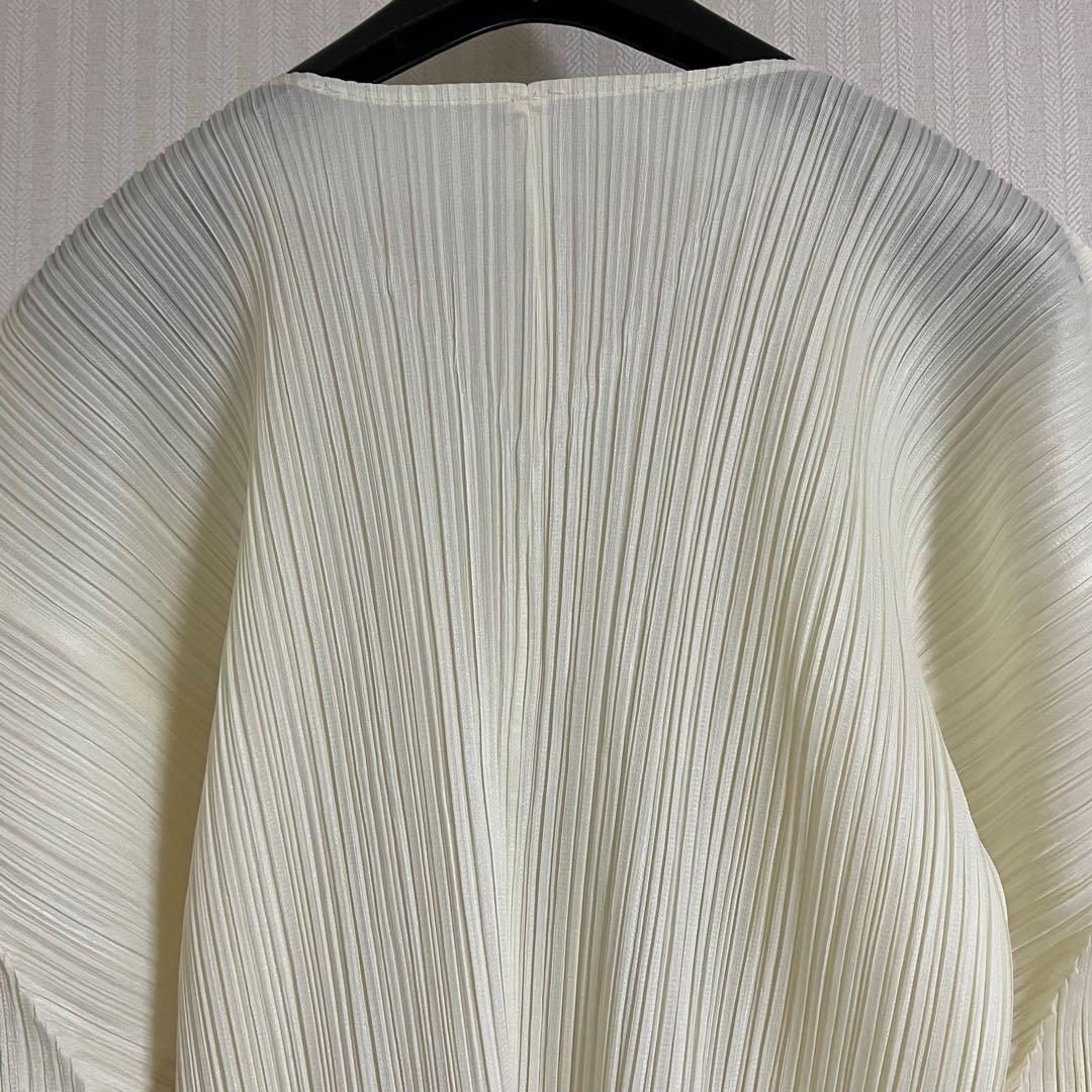 PLEATSPLEASE イッセイミヤケ カーディガン　アイボリーホワイト