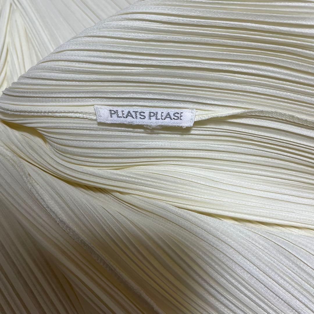 PLEATSPLEASE イッセイミヤケ カーディガン　アイボリーホワイト