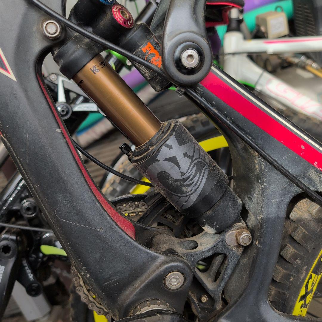 サンタクルーズv10 ハンドルフレームカーボンホイールマグ 購入時85万円