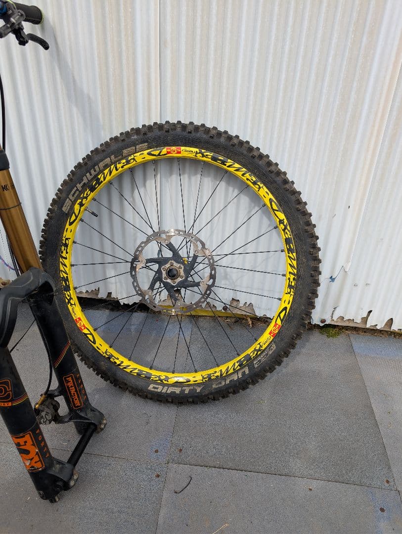 サンタクルーズv10 ハンドルフレームカーボンホイールマグ 購入時85万円