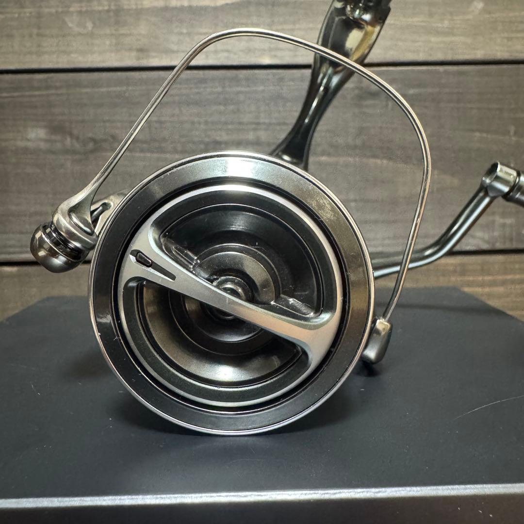 シマノ　22ステラ 4000M 美品　リブレハンドルノブ付き