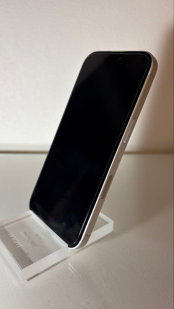 【超美品】 iPhone16 256GB 本体 （使用1年以下）画面カバー付