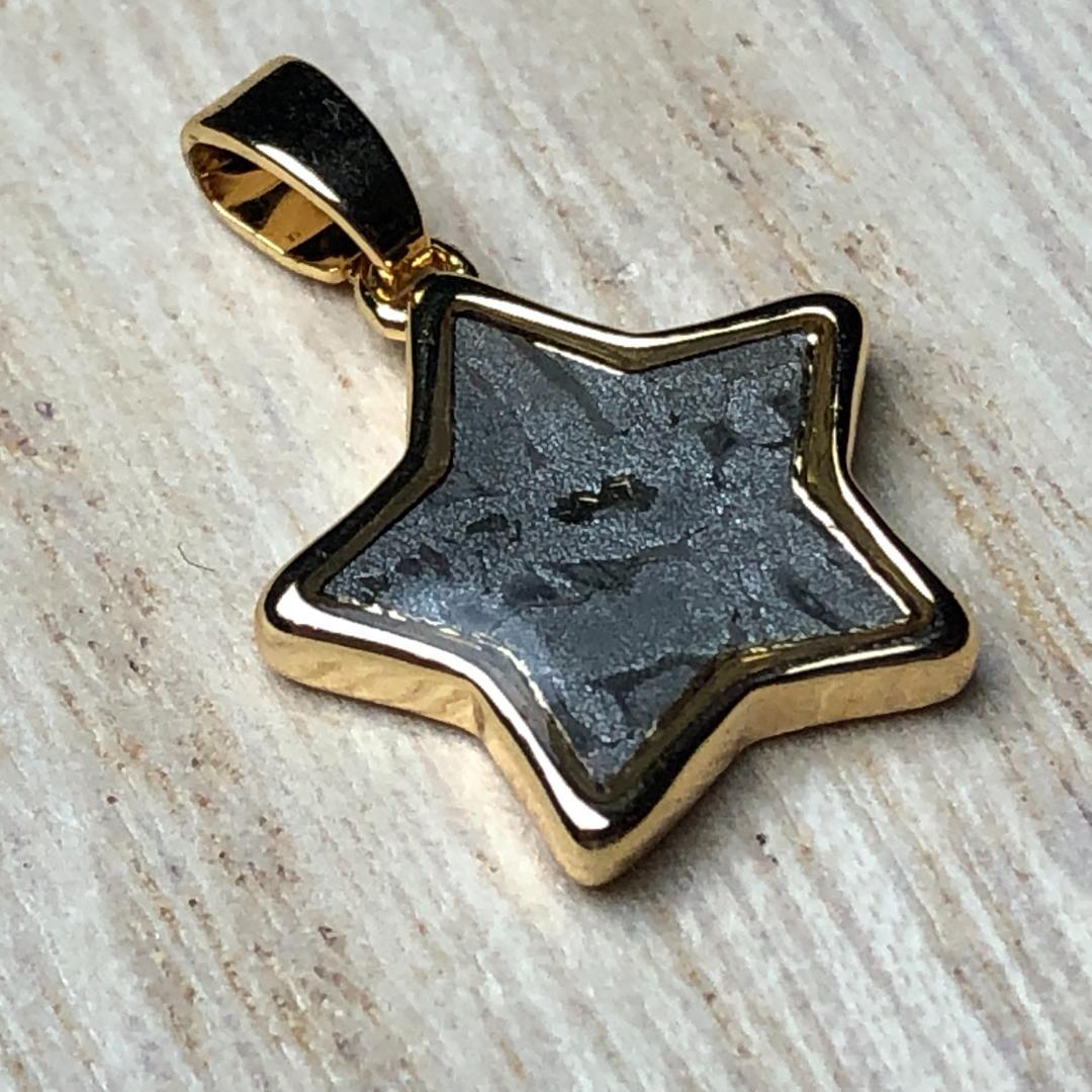 パラサイト隕石　アルタイ隕石 ペンダントトップ　隕石　2点 重さ約8ｇ　共箱