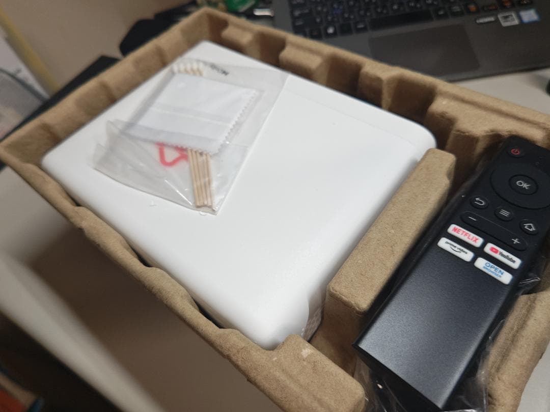 Aurzen プロジェクター EAZZE D1