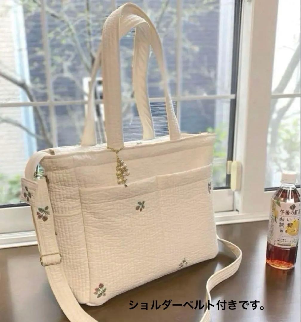 Ａ．ヌビ　オフホワイト×いちご　ポケットいっぱいマザーズバッグ　ハンドメイド