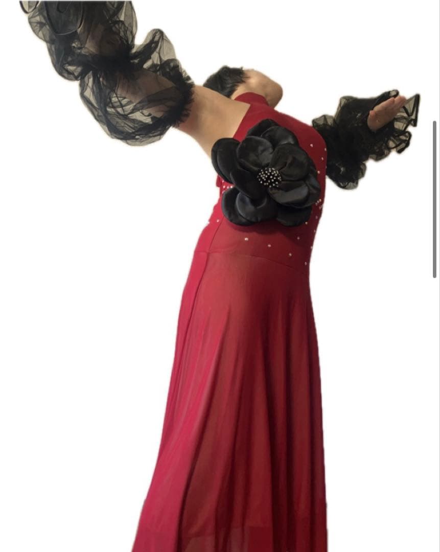 【処分価格！】社交ダンス　大輪の花が映える赤黒ドレス／美シルエット　練習着