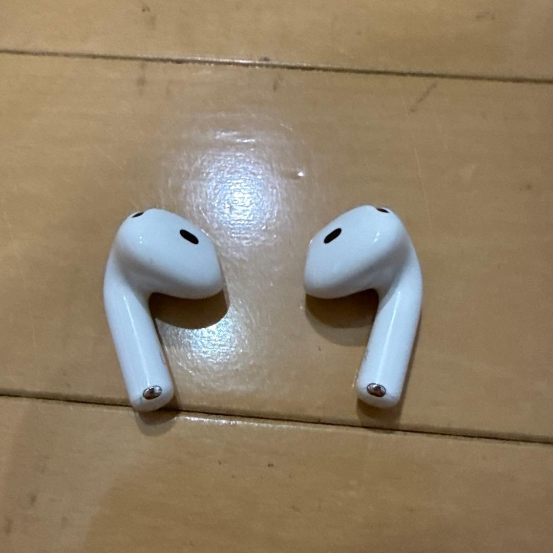 Apple AirPods (第4世代) 本体　レザーケース付き