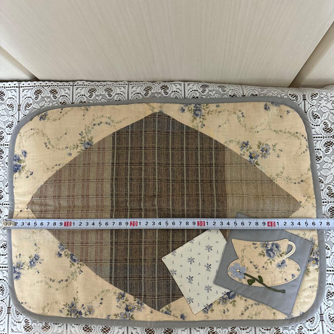 マニー　コラージュエプロン&ランチョンマット＆カトラリーケース