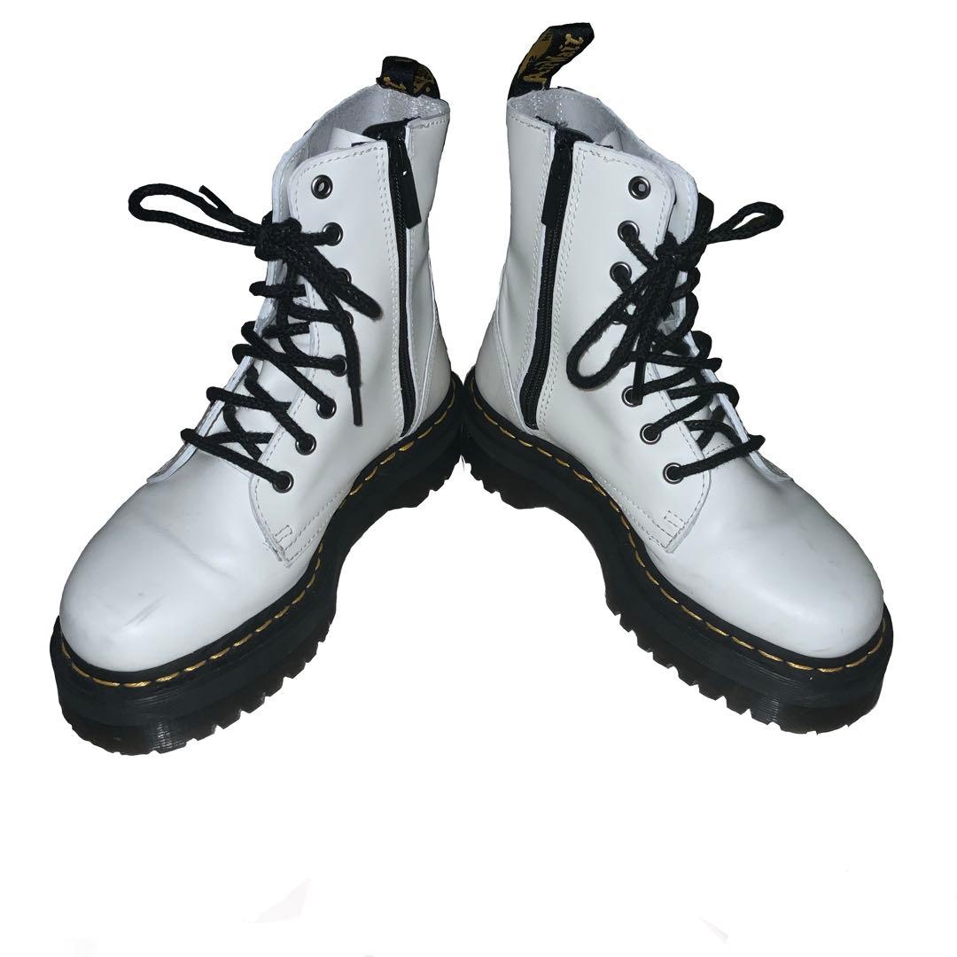 早い者勝ち！Dr.martens 8ホール 厚底ブーツ ホワイト 24cm 美品