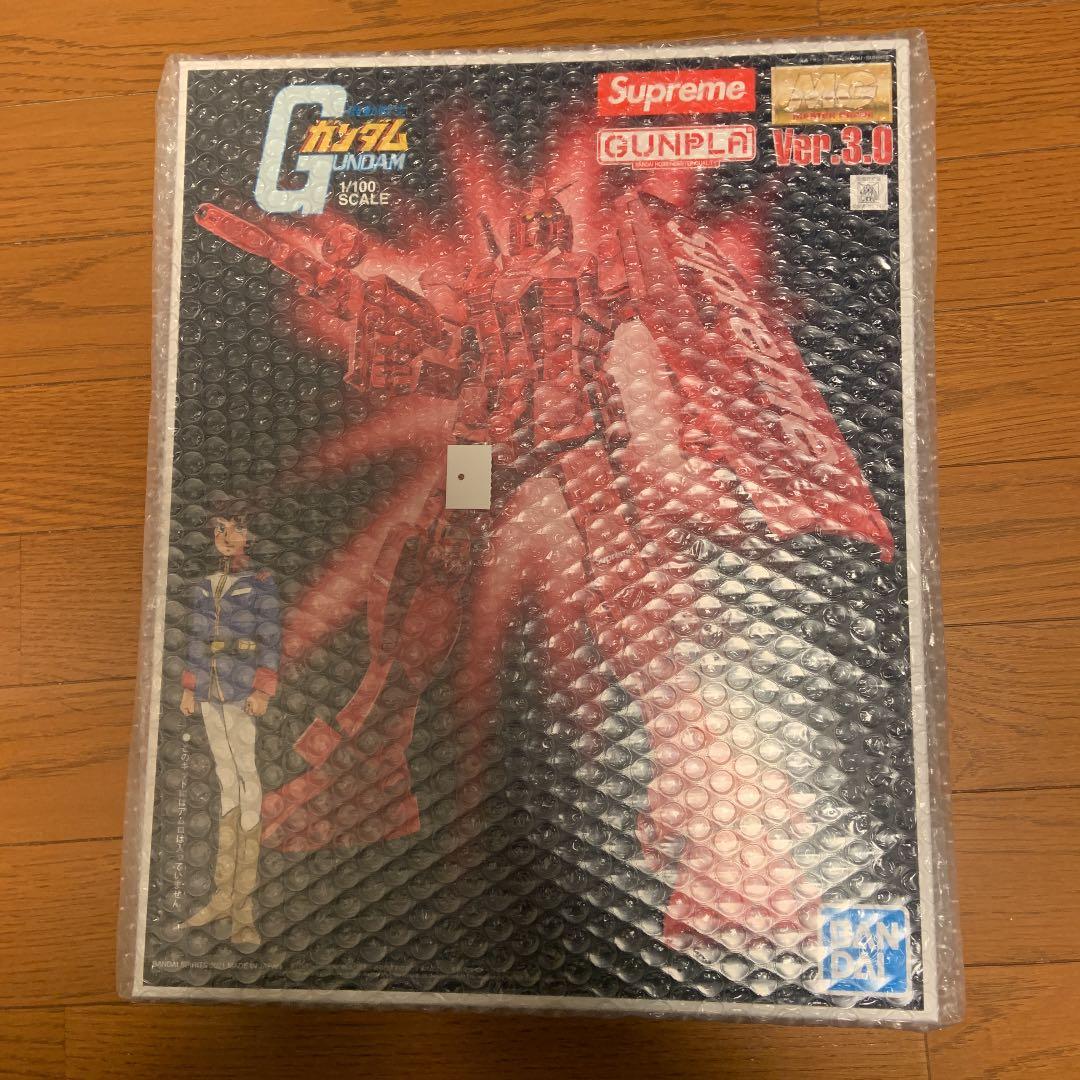 Supreme®/MG 1/100 RX-78-2 GUNDAM Ver.3.0