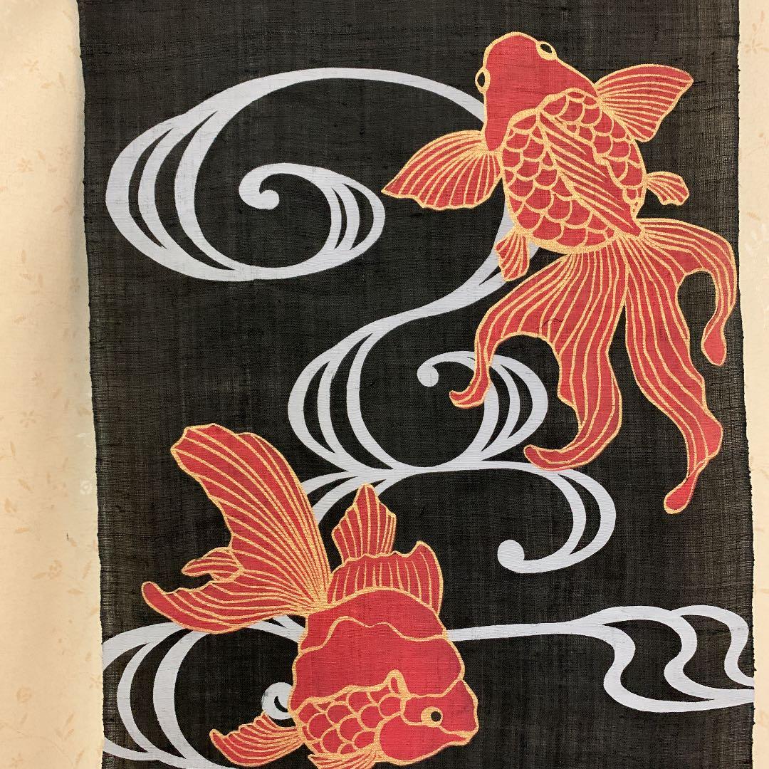タペストリー　金魚　黒地