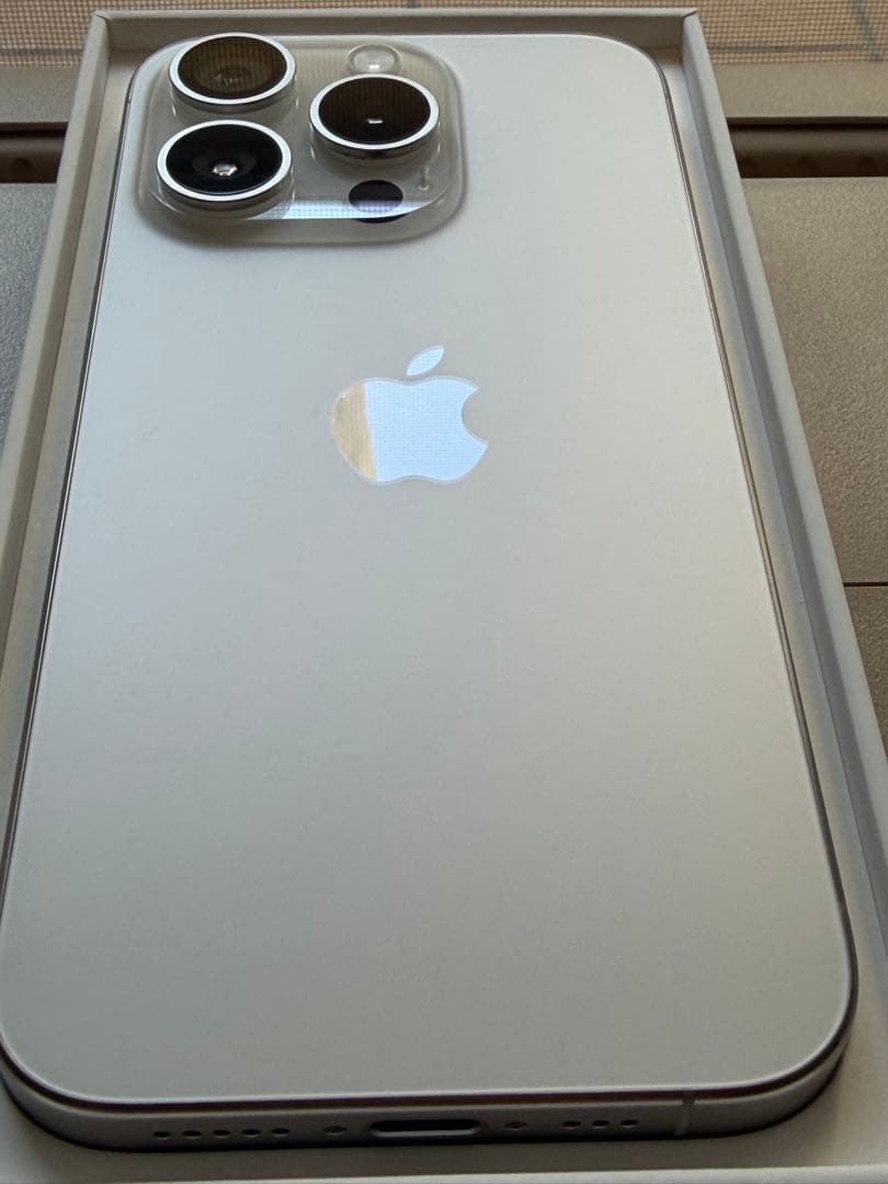 海外版 iPhone15 Pro 256GB ホワイトチタニウム　US版