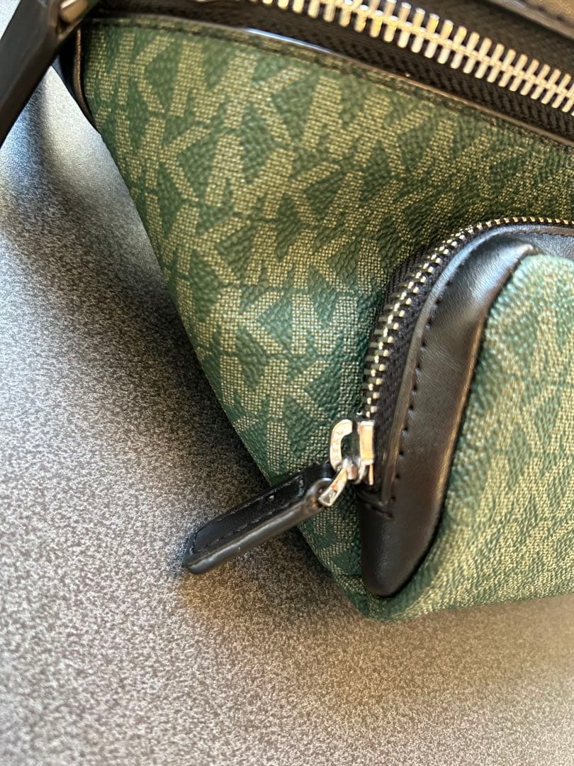 MICHAEL KORS マイケルコース ボディバック　緑　ウエストポーチ